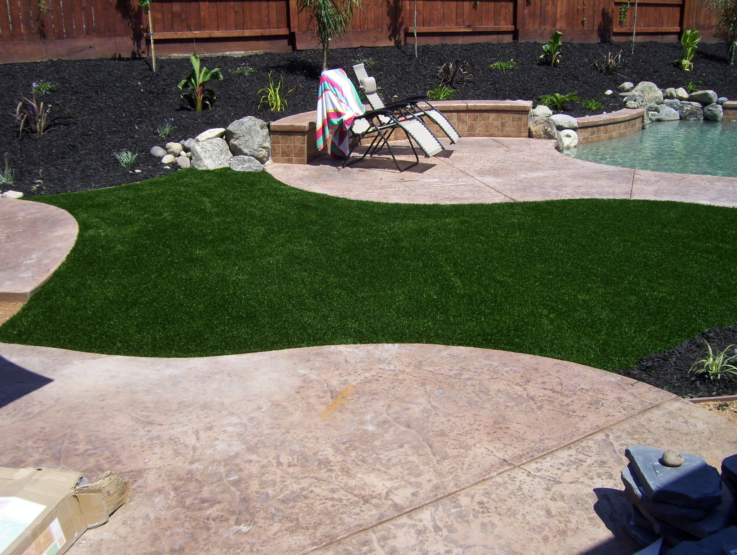 Artificial Grass Lawn - poolside